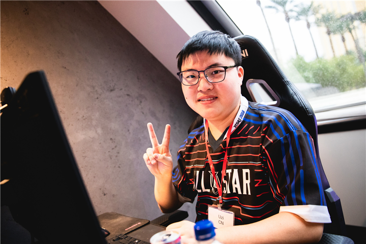 关于CLG轻取SKGaming，Uzi送出助攻的信息