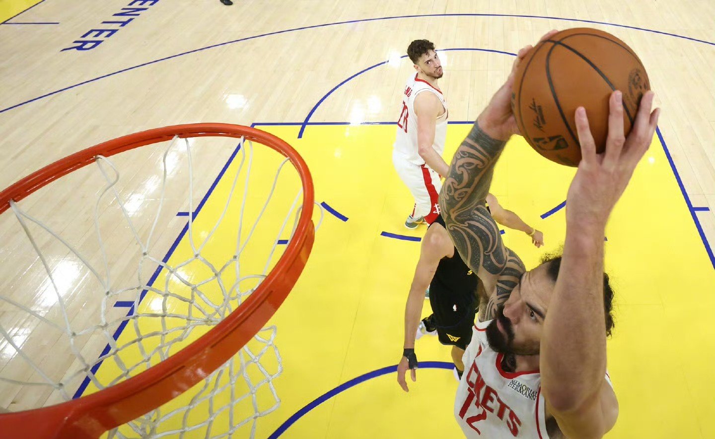 火箭血洗猛龙,布拉德利送出助攻的简单介绍 火箭血洗猛龙,布拉德利送出助攻的简单介绍