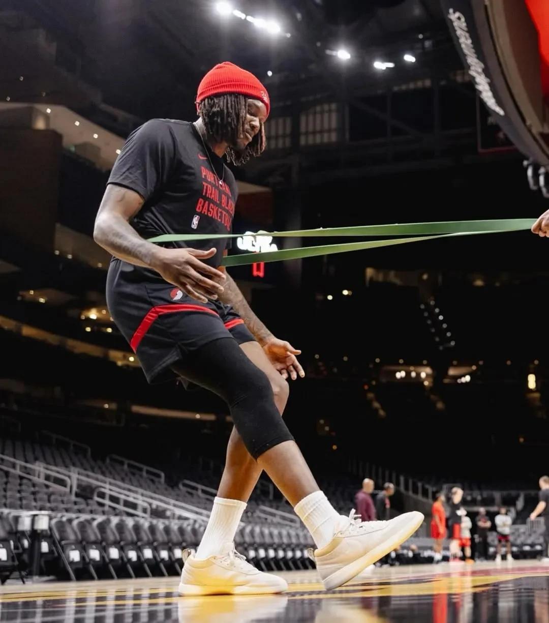 勇士全队遭遇伤病潮，库里或将缺席数场比赛的简单介绍