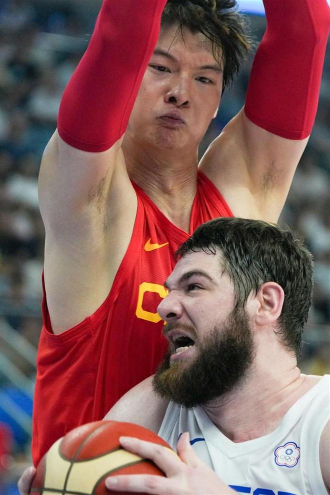 包含陕西男篮卫冕之路曲折,备战关键战的词条 包含陕西男篮卫冕之路曲折,备战关键战的词条