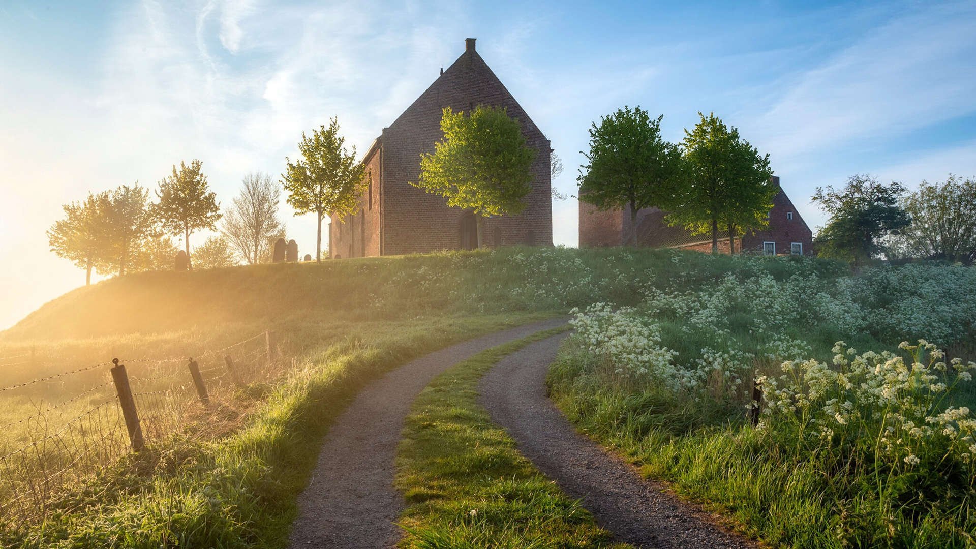 开云体育官方网站-当足球场遇见篮球馆，摩洛哥封锁波兰之夜，萨内接管东决的跨时空交响