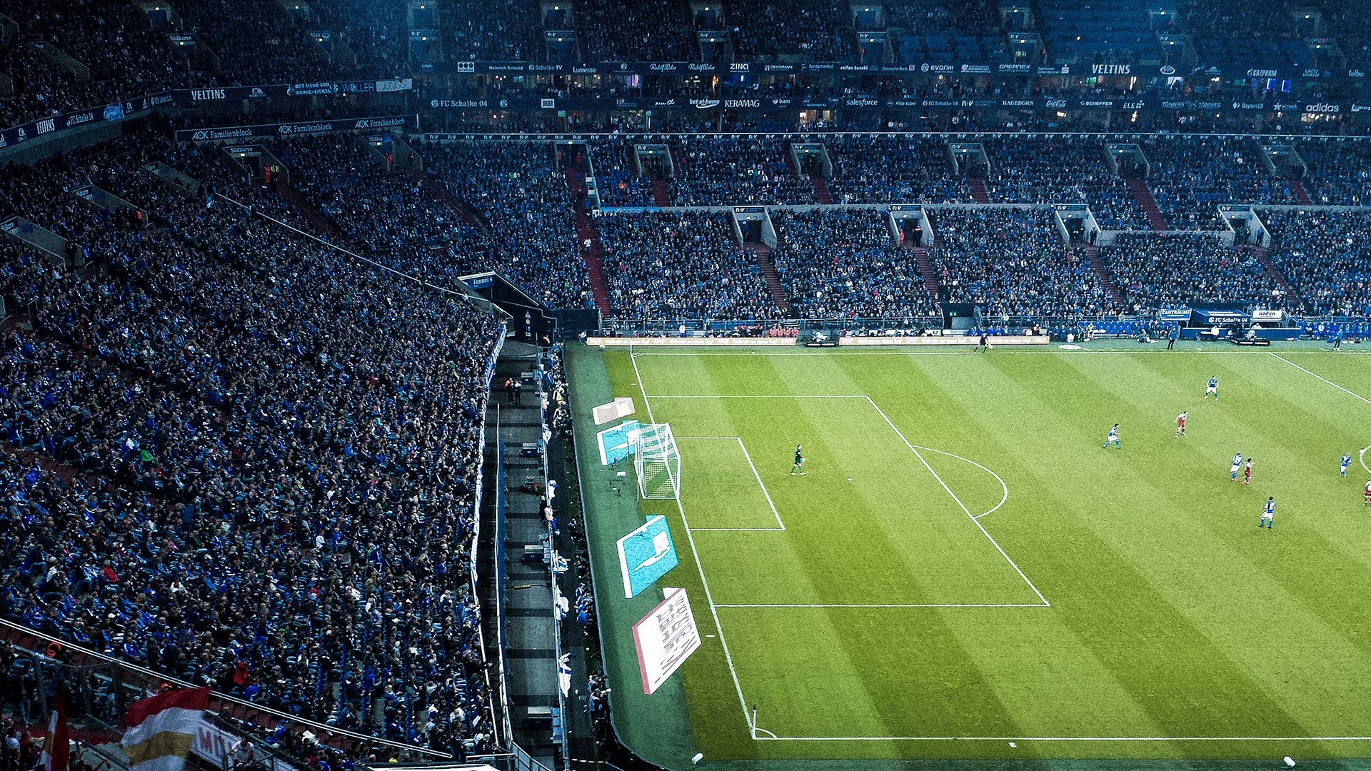 绿茵场上的双线战争，德甲争冠焦点战与厄瓜多尔血拼土耳其的足球命运交响曲